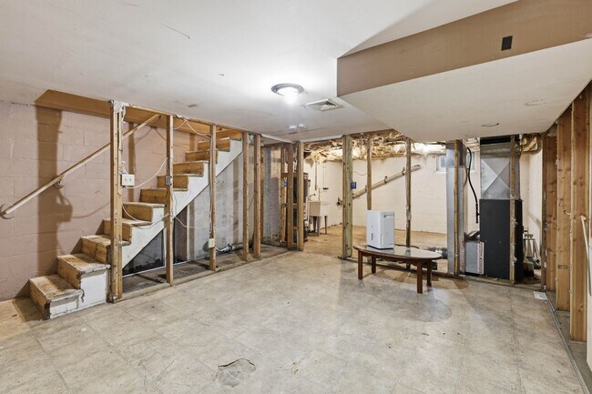Building Photo - Cozy 2 Bedroom House Available Now!