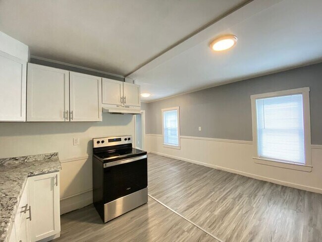 Building Photo - 9 Patten Ct