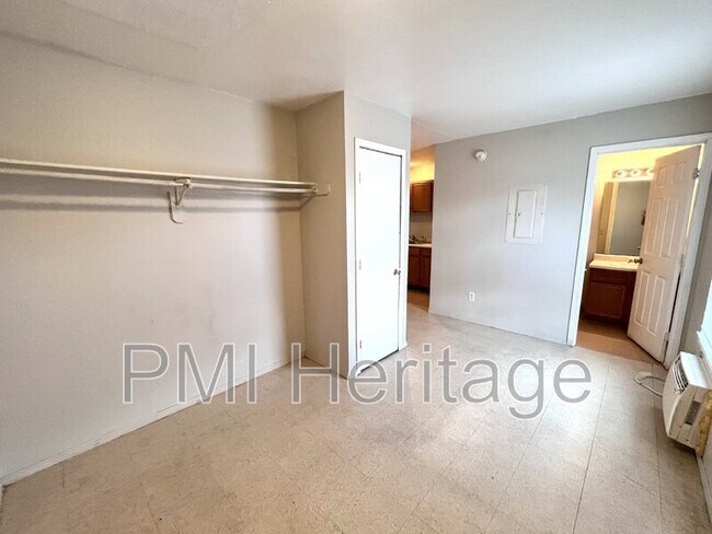 Building Photo - 813 E Huntsville Ave