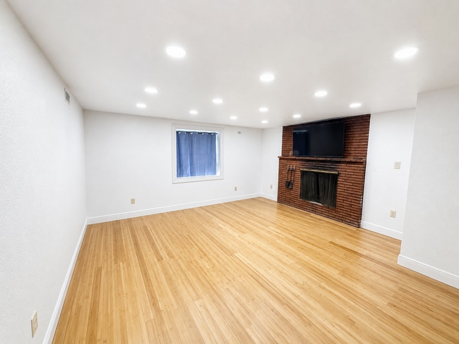 Building Photo - 6724 N Winston Dr