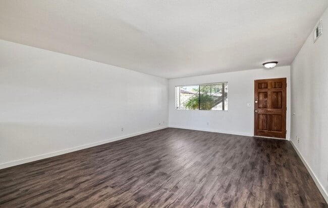 Building Photo - 625 S Fig St