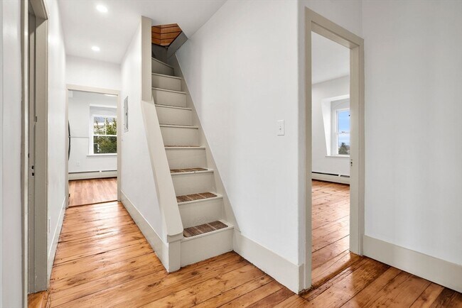 Building Photo - 6 Mt Vernon St