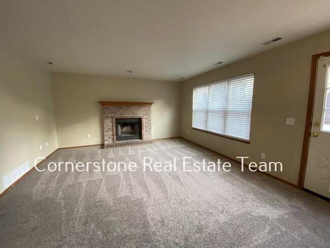 Building Photo - 1345 Coolcrest Dr