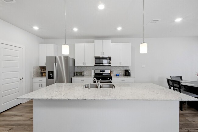 Building Photo - 635 Salt Marsh Trl