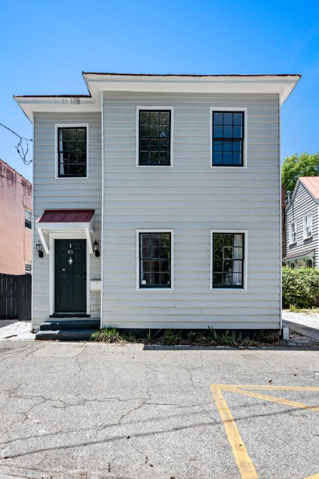 Building Photo - 45 Rose Ln