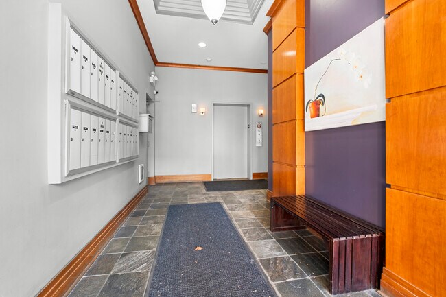 Building Photo - 1355 W Washington Blvd