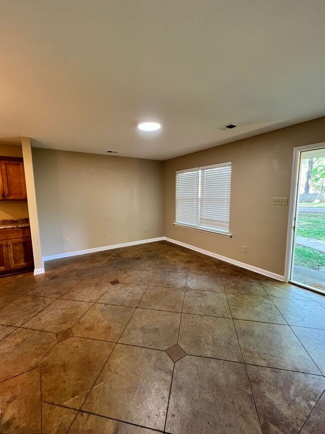 Building Photo - 3 BD 1 BA home in Millington! Minutes from Navy Base