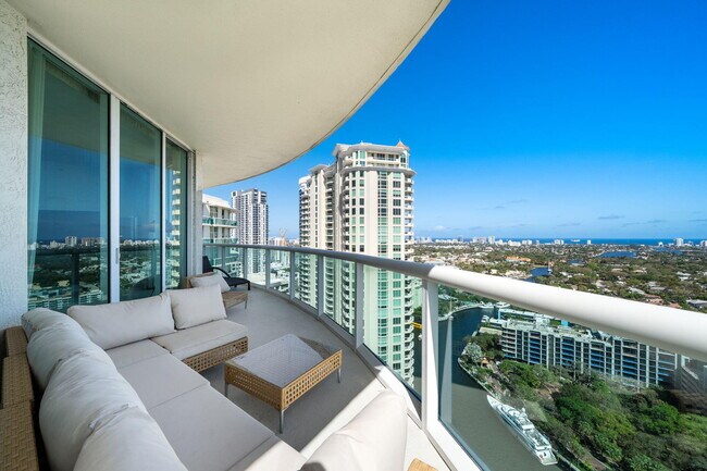 Building Photo - 347 N New River Dr E