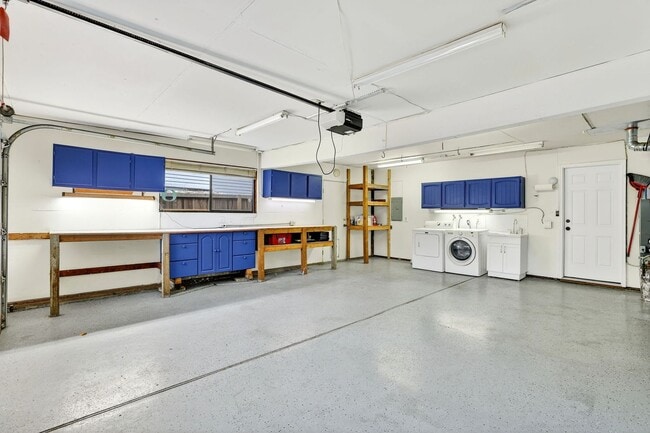 Building Photo - 13525 SW Roan Ct