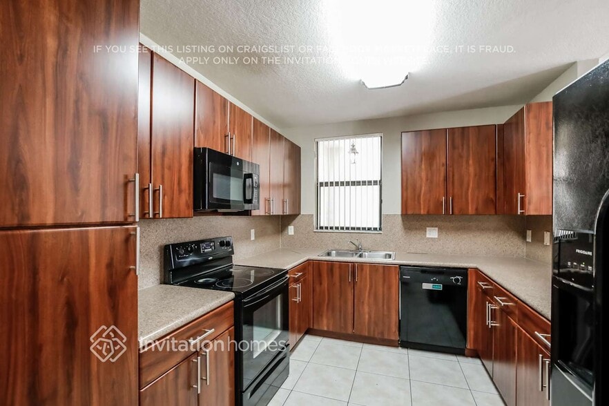 Building Photo - 8920 SW 228th Ln