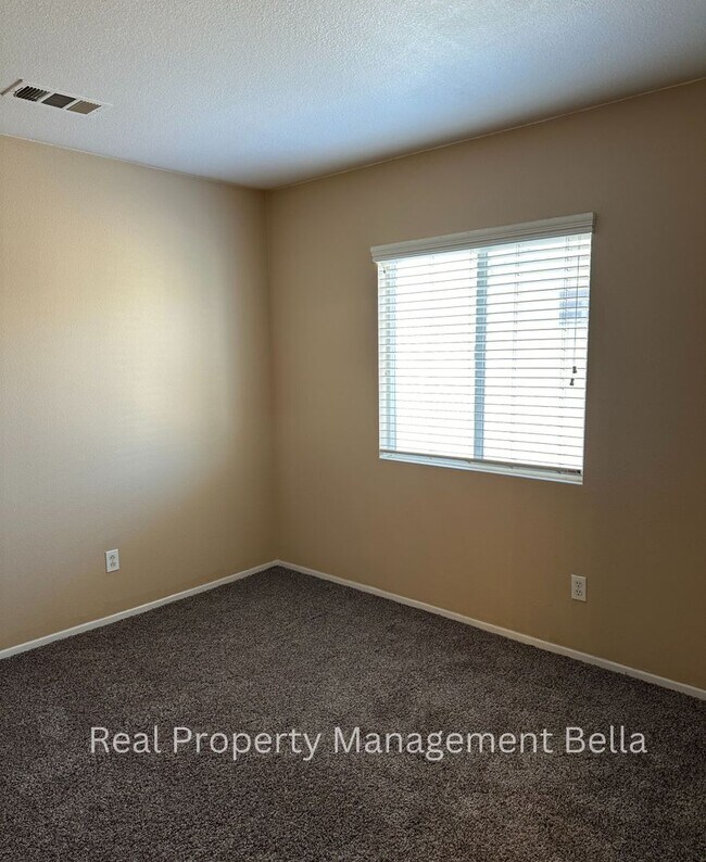 Building Photo - 3 Bed 3 Bath Perris Home w/ Office Space & Community Pool