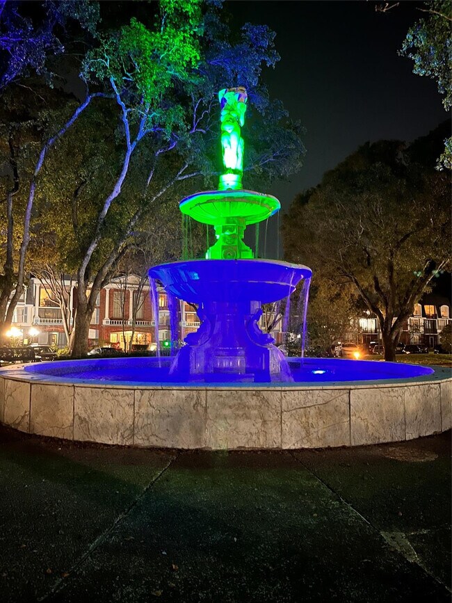 Building Photo - 3670 Inverrary Dr