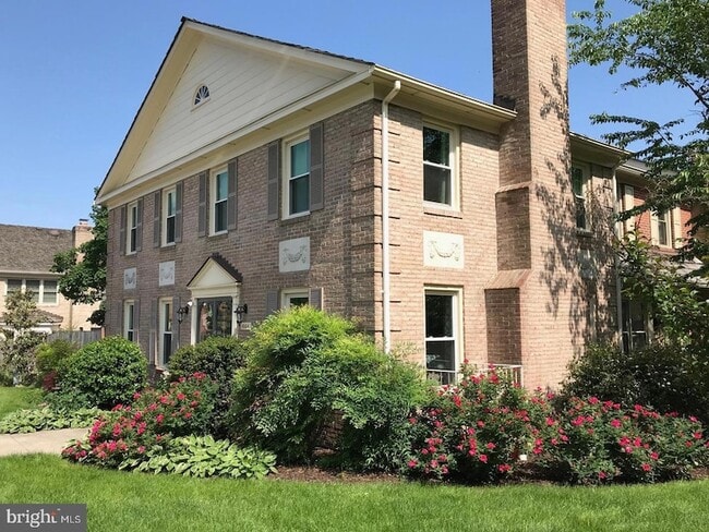 Building Photo - 4054 Norbeck Square Dr