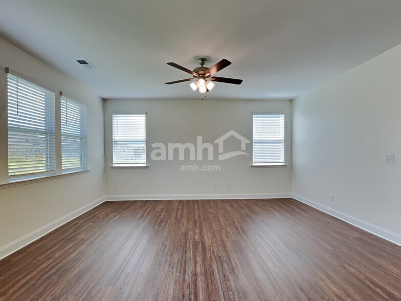 Building Photo - 109 Twin River Dr