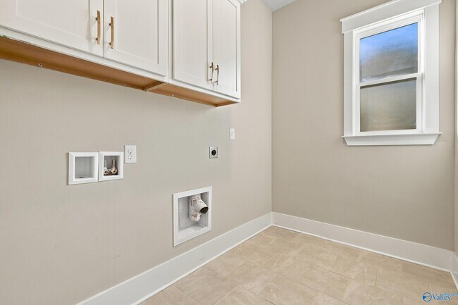 Building Photo - 240 Farmhouse Dr