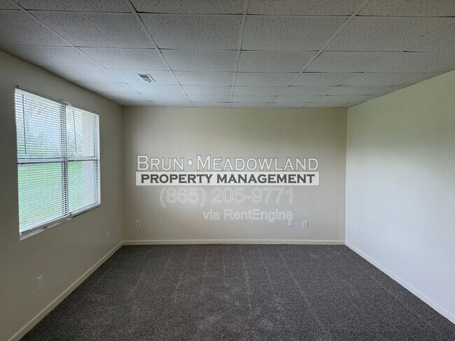 Building Photo - 1921 Meadowland Ln