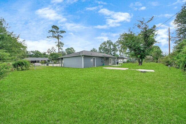 Building Photo - 10021 Hazelhurst Dr