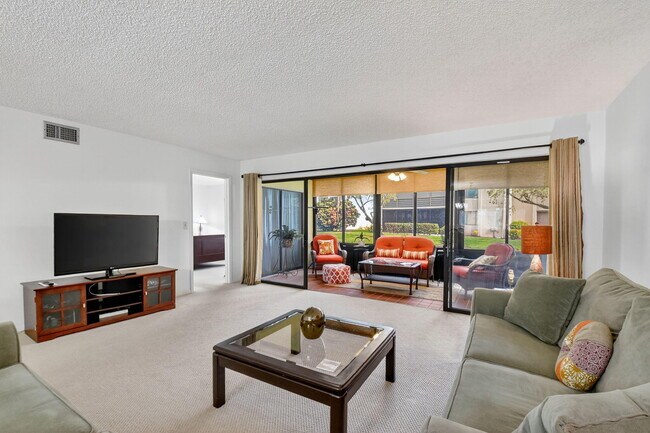 Building Photo - 5560 Fairway Park Dr