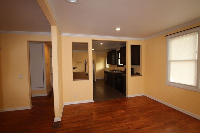 Building Photo - Lease Take Over! 3 Bedroom, 1.5 Bath Home ...
