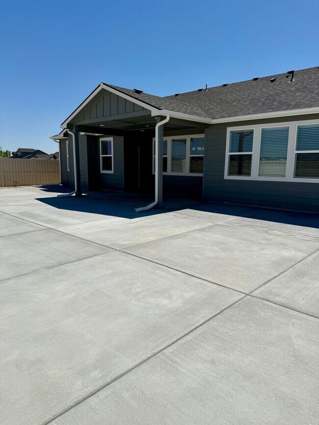 Building Photo - Welcome home! 4 bed 2 bath in Caldwell Idaho