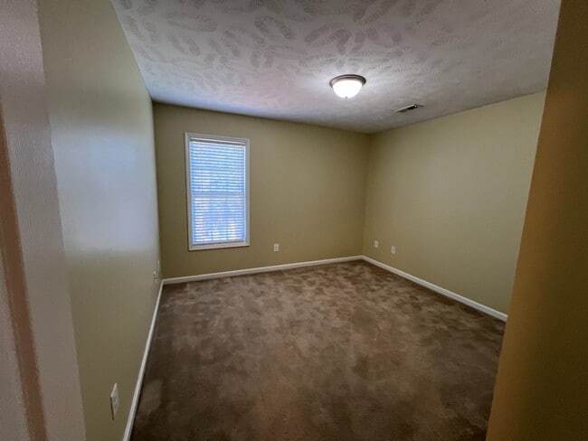Building Photo - 71 Abigail Way