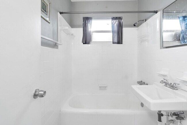 Building Photo - 813 9th N Ave