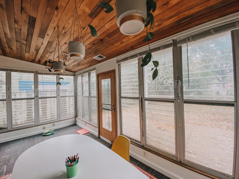 Sunroom - 2012 Harbert Ave