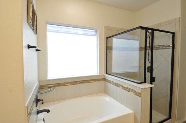 Building Photo - Great home on corner lot in Retreat at Tec...