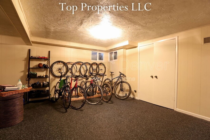 Building Photo - 2894 S Oakland Cir E