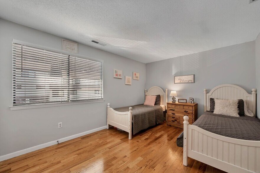 Building Photo - 157 Beacon Hill Common