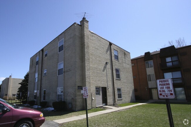 Building Photo - 724 Piper Ln