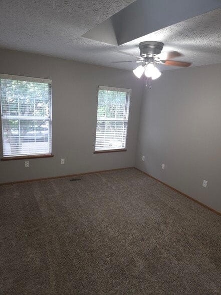 Main bedroom 2 closets and skylight - 366 E Mithoff St