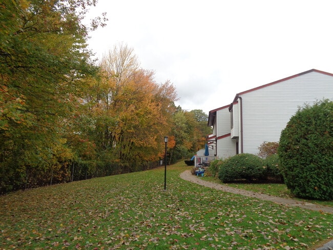 Building Photo - 207 Cottonwood Rd