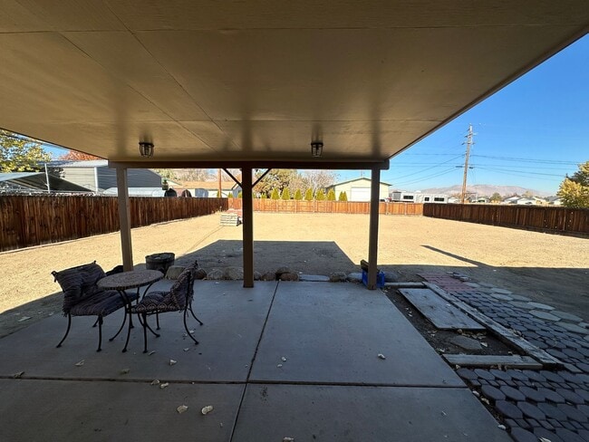 Building Photo - Spacious home with RV parking in Spanish Springs