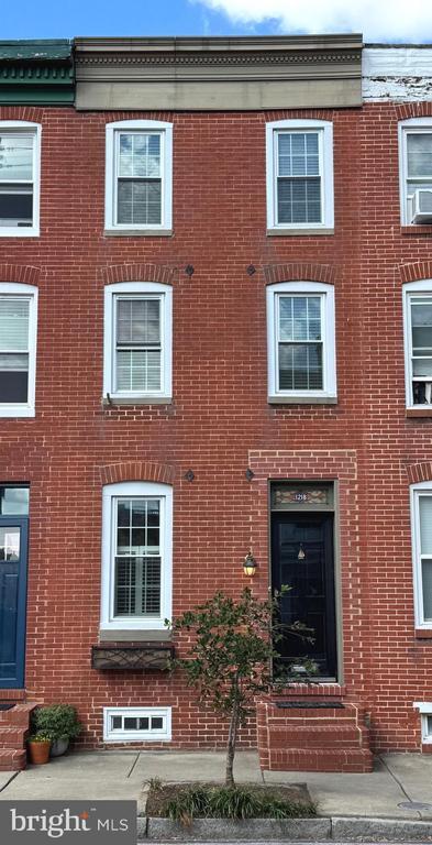 Primary Photo - 1218 Riverside Ave