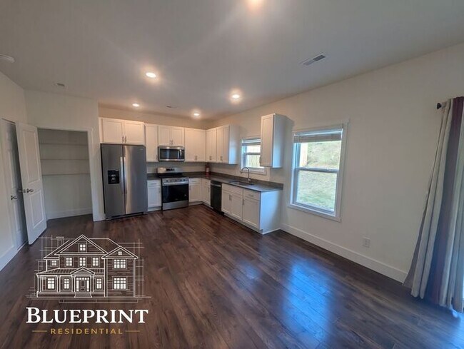 Building Photo - 2024 build, great neighborhood, stainless appliances, granite countertops!