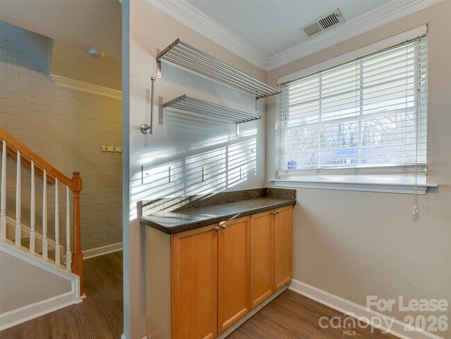 Building Photo - 1224 Green Oaks Ln