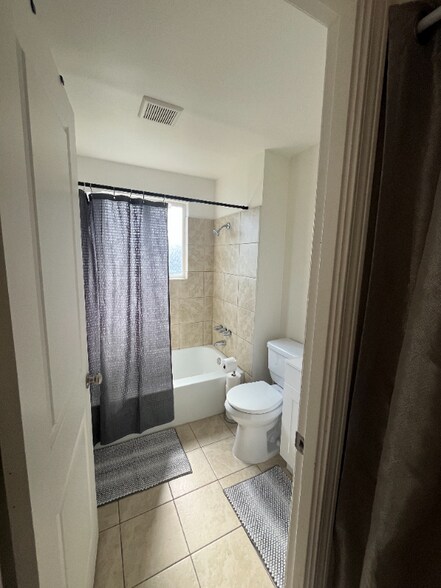 Building Photo - 1130 E 51st St