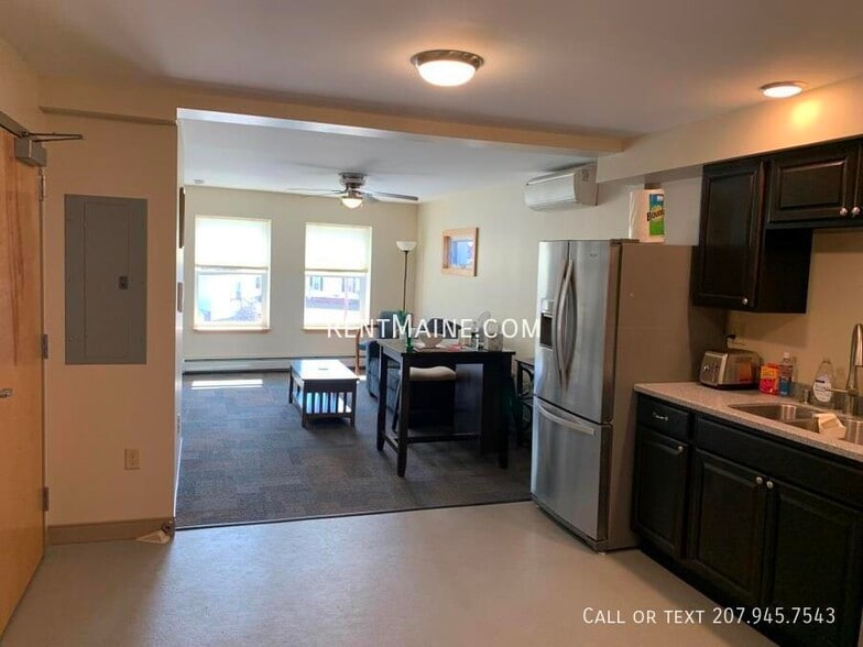 Building Photo - 8 Elizabeth Ave