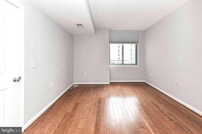 Building Photo - 851 N Glebe Rd