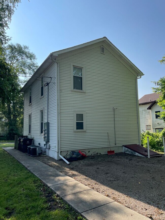 Building Photo - 201 S Western Ave