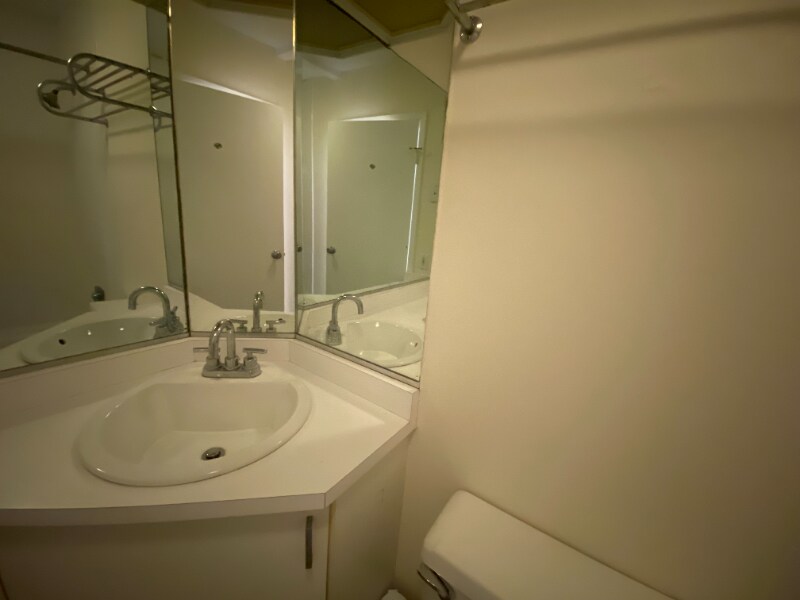 Building Photo - 224 E Garden St