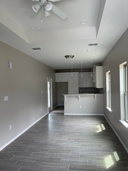 Building Photo - 6886 Los Arboles