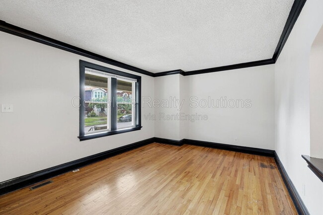 Building Photo - 5055 Lindenwood Ave