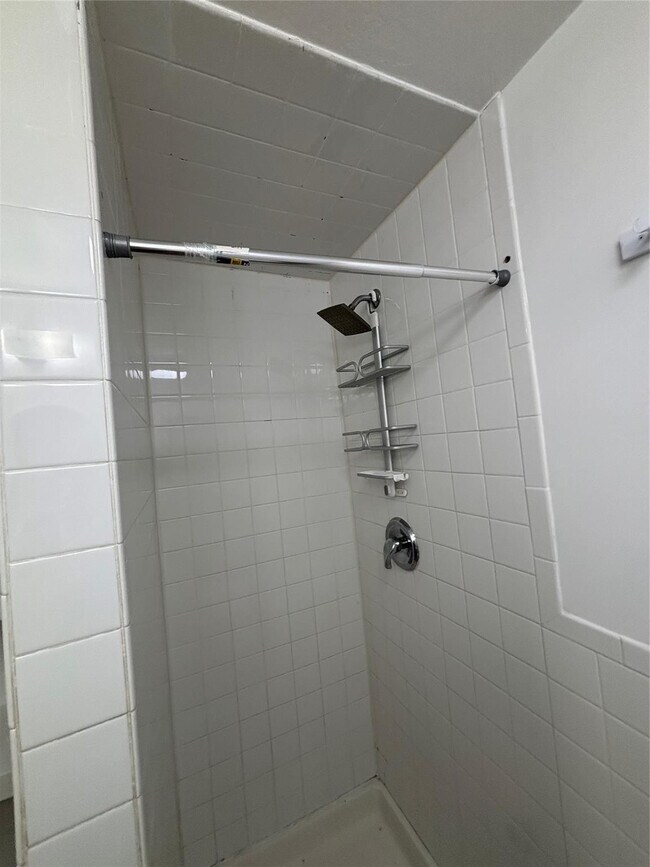 Building Photo - 151 SE 6th Ave