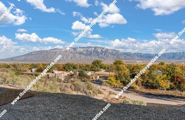 Building Photo - Living on top of the world in Corrales!!!! Look at these views!!!!
