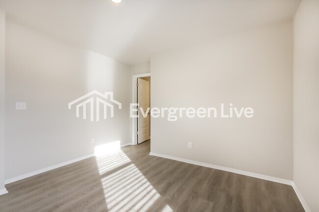 Building Photo - 6509 NW Kathleen St