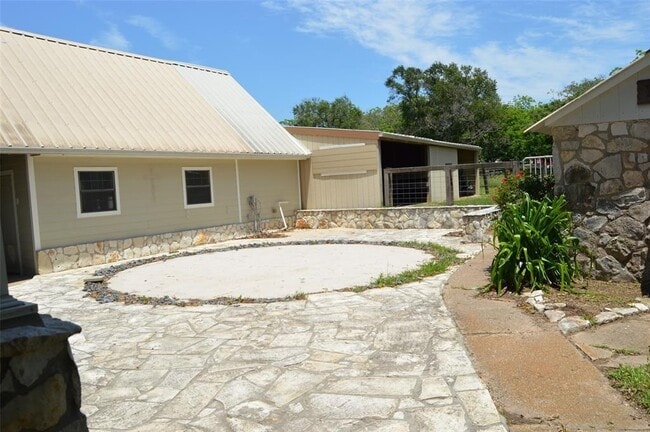 Building Photo - 1410 Field Store Rd