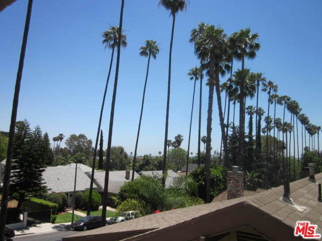 Building Photo - 7560 Hollywood Blvd