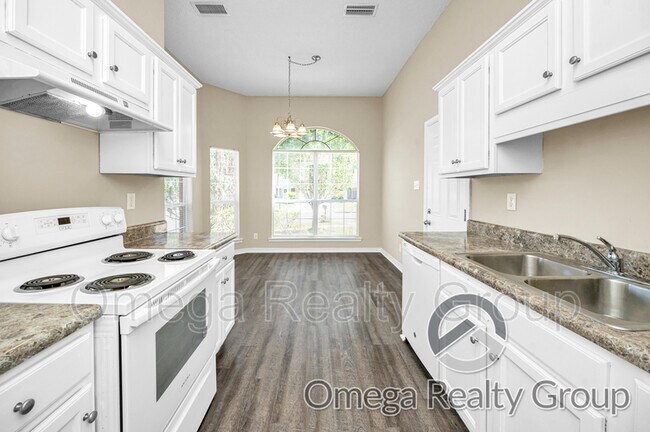 Building Photo - 2672 Rosebud Dr E